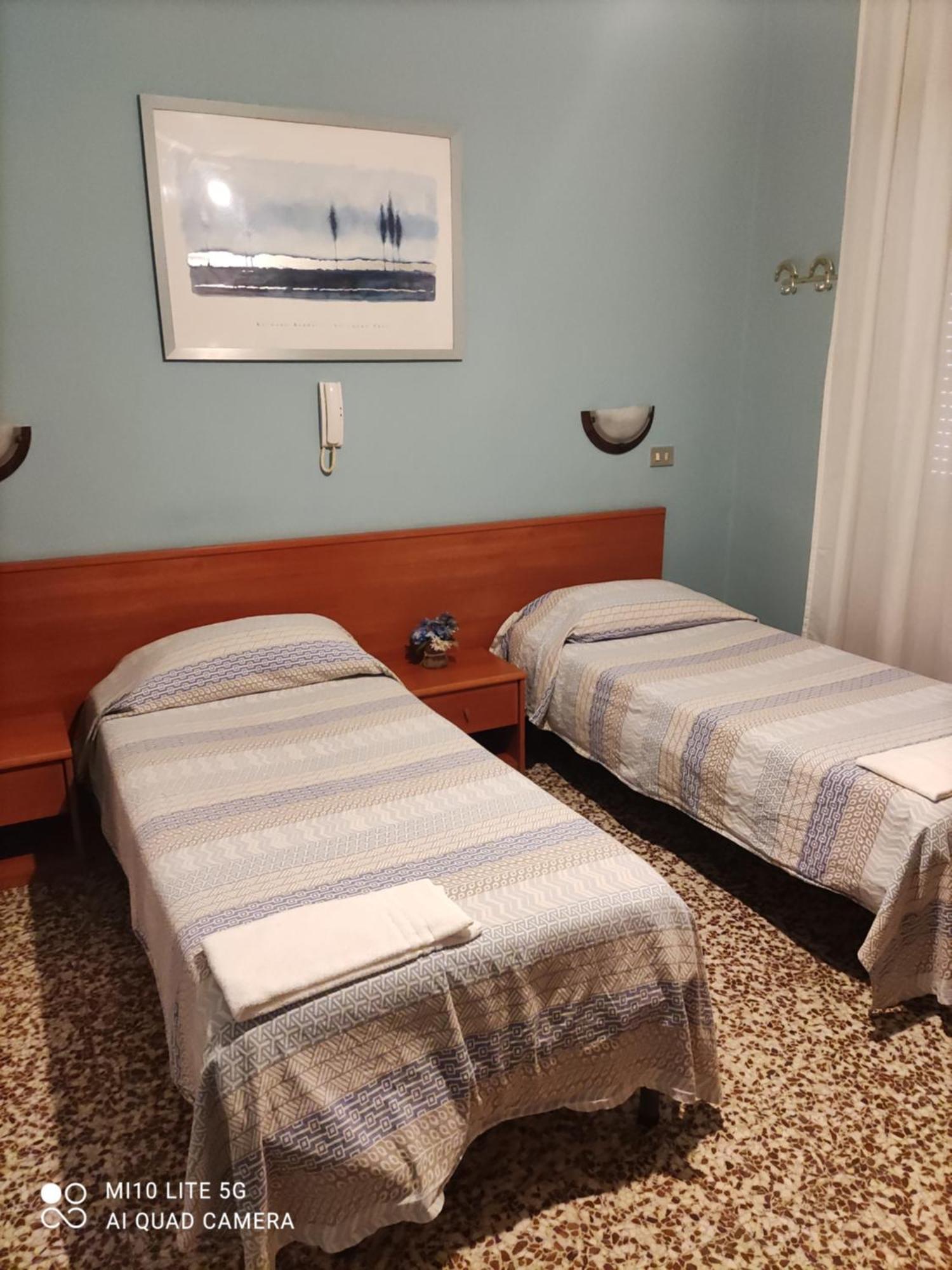 Hostal D'Annunzio House Чезано-Босконе Экстерьер фото